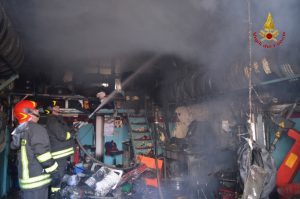 2014_10_01 incendio gommista (1)