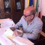 sindaco Caragliano firma buoni libro