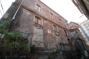 palazzo-via-ala-abbandonato-difronte-al-carcere