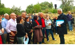 NAXOS HELLENIC FEST - Il Prof. Giuseppe Carmeni  guida i visitatori al Parco Archeologico di Giardini Naxos
