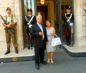 ROMA - Salvatore Strano con la moglie all'ingresso di Palazzo Madama, sede del Senato