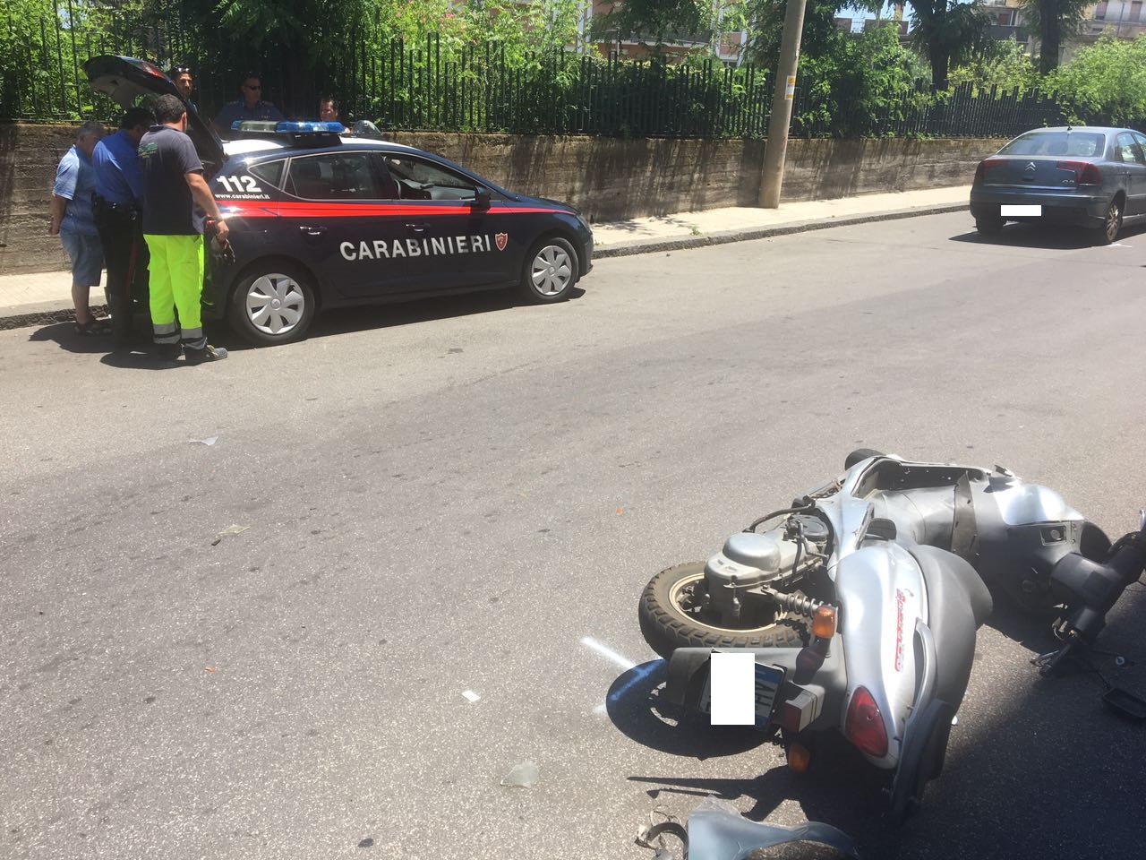 Giarre, scontro tra un'auto e uno scooter in via Gioberti. Un ferito - Gazzettinonline