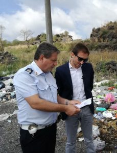 il-sindaco-caputo-insieme-ai-vigili-durante-un-controllo-delle-microdiscariche