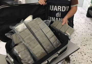 Arrestato corriere con 25 kg di hashish