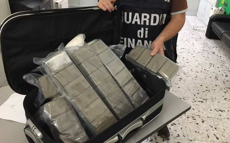 Arrestato corriere con 25 kg di hashish