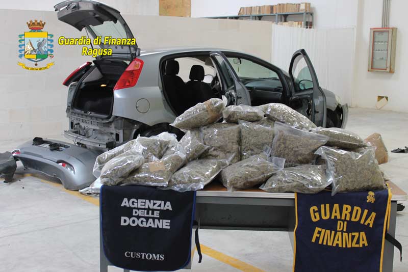 Diretto a Malta con 13 kg di droga per un valore di circa 200.000 euro. Arrestato catanese