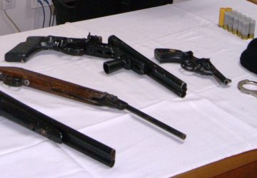 Mini arsenale "fai da te" a Zafferana