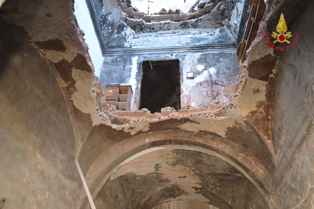 Catania: crollo in un vecchio edificio