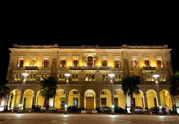 Quasi un teatrino della politica