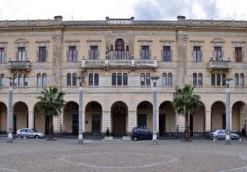 Riposto, palazzo Vigo rischio revoca finanziamento. Caragliano contro Urega