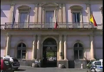 Un referendum per mandare a casa il sindaco di Giarre, Bonaccorsi. Attacco del consigliere Raffaele Musumeci