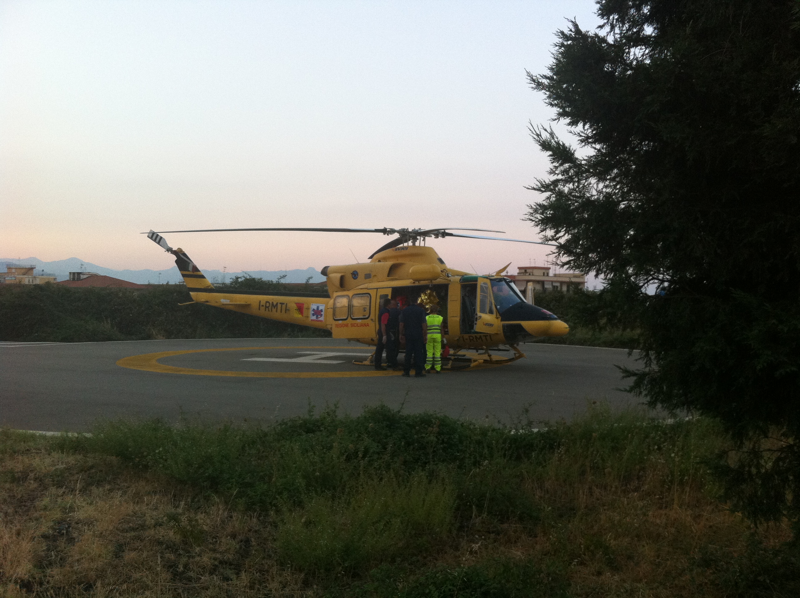 Riposto, incidente autonomo: 25enne scoterista ricoverato al Garibaldi