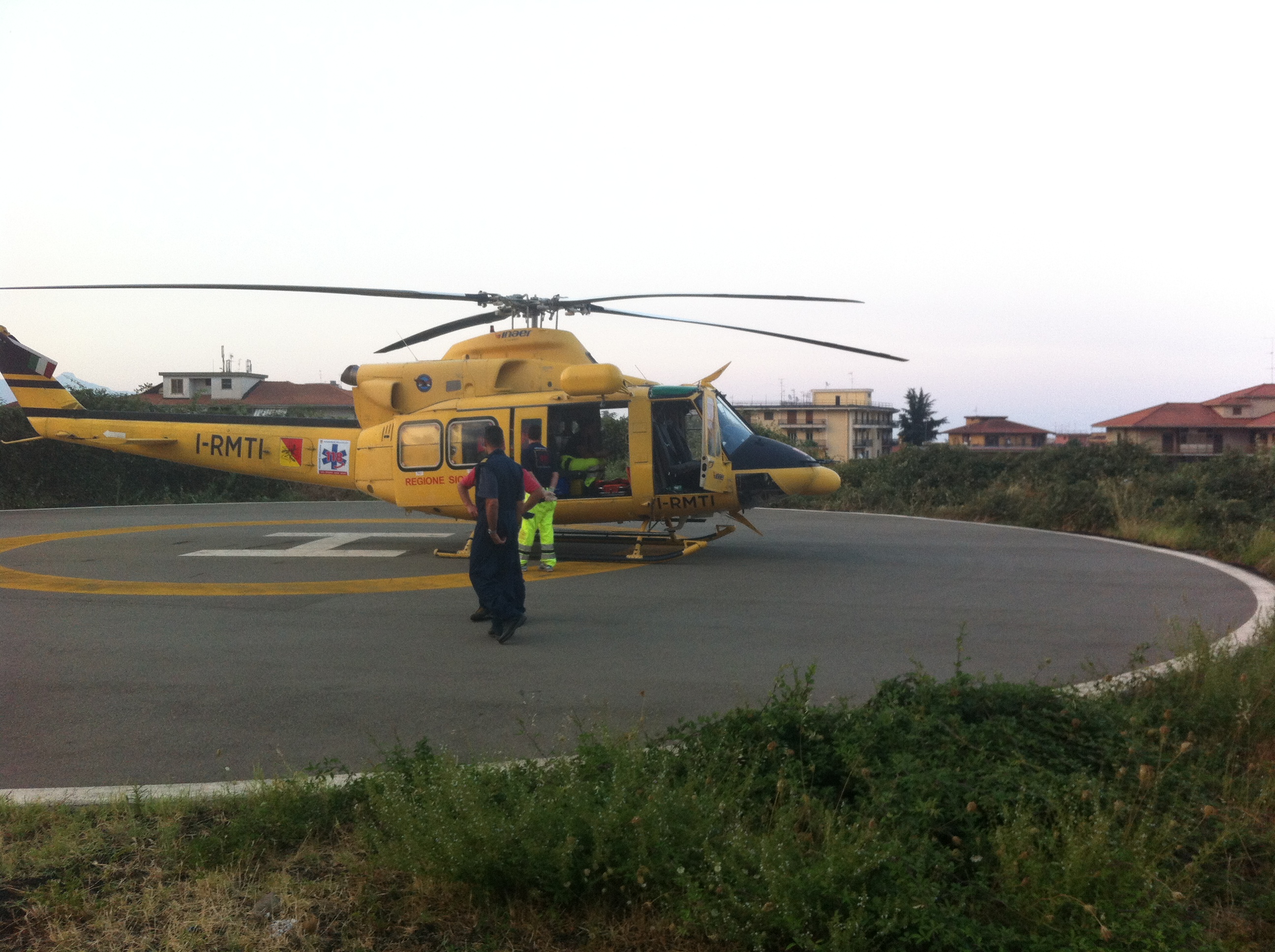 Riposto, incidente sul lungomare. Interviene elisoccorso VIDEO