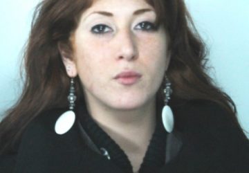 Giovane donna minaccia la rivale in amore, arrestata