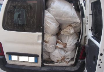 Droga, individuato deposito con 300 kg di marijuana e fermate due auto con più di 7 kg di cocaina. Arrestati in quattro