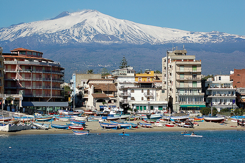 Giardini Naxos, la montagna partorì…