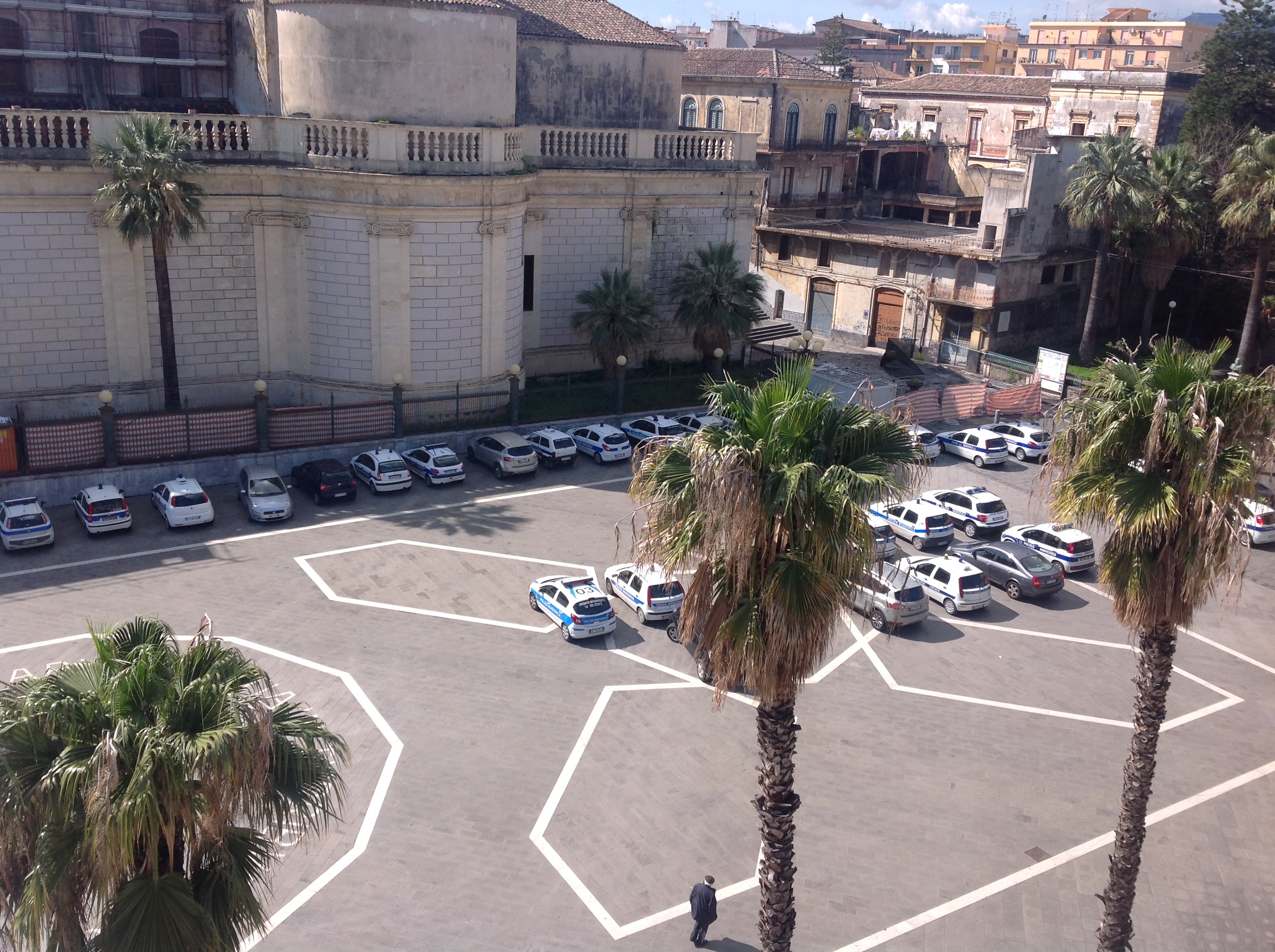 Giarre, piazza Duomo diventa parcheggio VIDEO