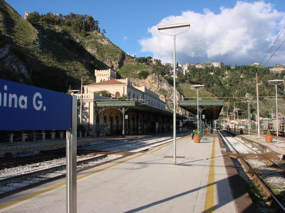 Stazione ferroviaria di Taormina addio?