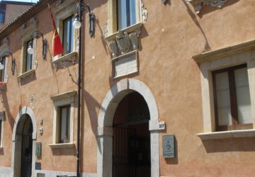 Taormina: Ritiro delle deleghe, intimidazione o svolta?