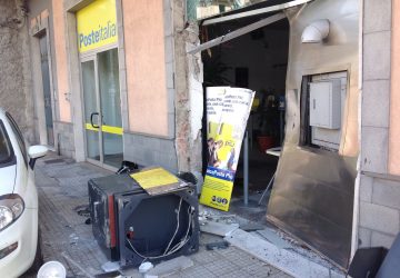 Giarre, a Trepunti assaltato il Postamat VIDEO