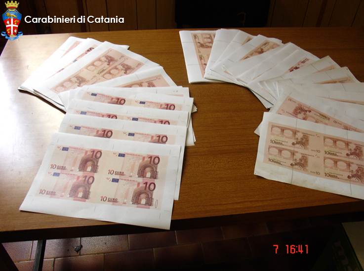 Catania, madre e figlio falsificavano denaro in casa