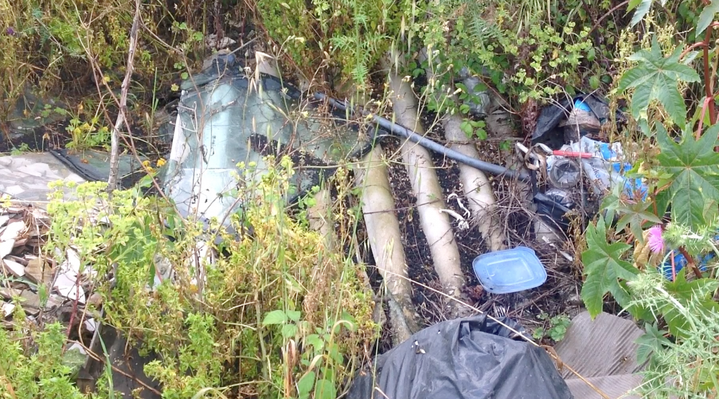 Mascali, bomba ecologica in via Vecchia Stazione