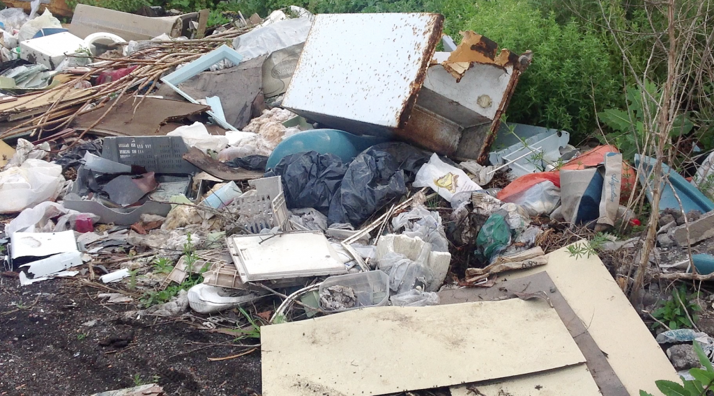 Randazzo, continua la “caccia allo sporcaccione”