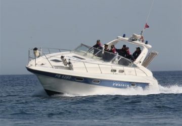 Catania, salvataggio in mare a Ognina