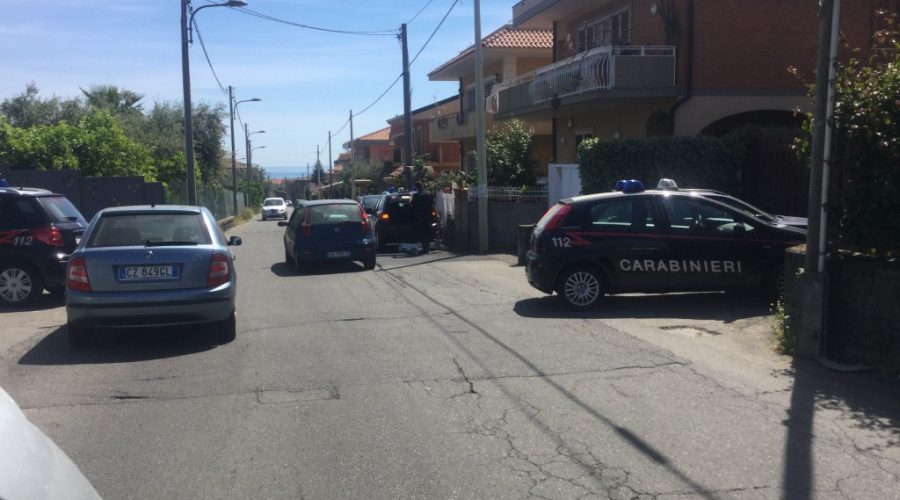 Mascali: aggredisce la moglie e minaccia il figlio con un coltello. Allontanato da casa