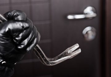 Linguaglossa, furto in abitazione