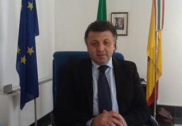 Zafferana, sindaco Russo lancia nuova mattonella