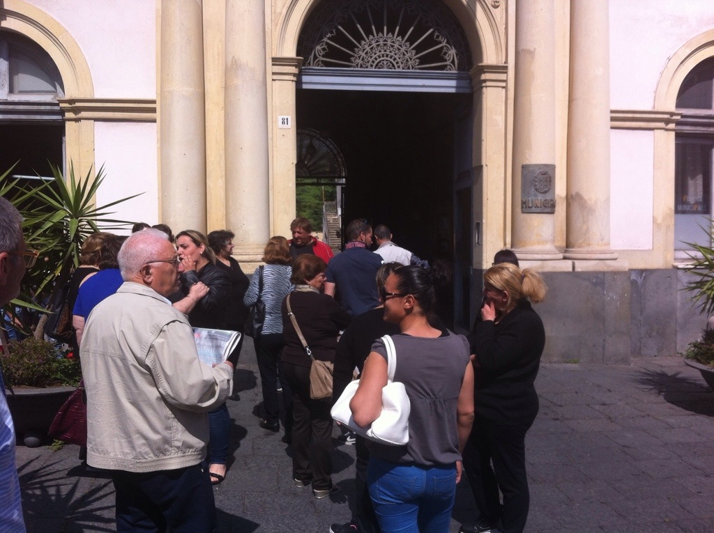 Alloggi via Carducci: nuova invasione al Comune