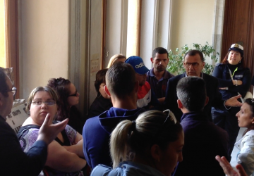 Giarre, tensione al Comune per gli alloggi di via Carducci VIDEO 