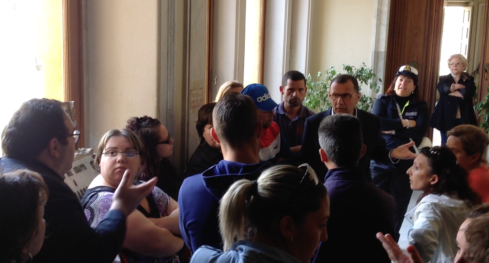 Giarre, tensione al Comune per gli alloggi di via Carducci VIDEO