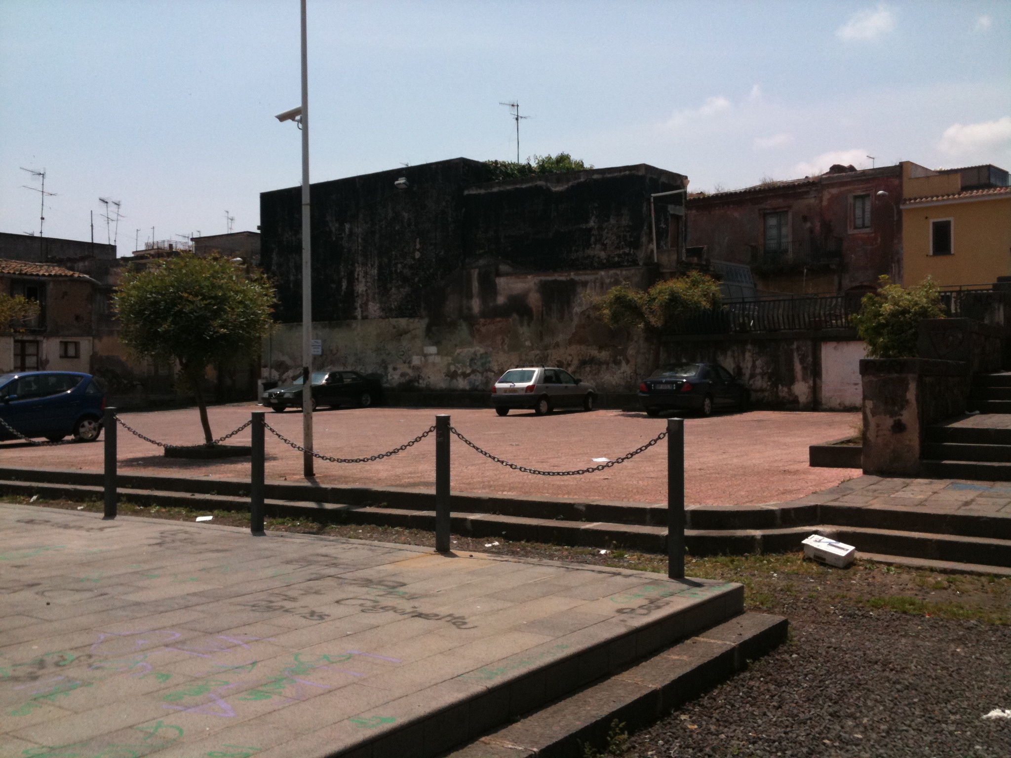 Camposanto vecchio: i residenti si mobilitano contro il Comune. Sabato sit-in in piazza De Andrè