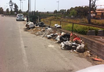 Fondachello e Sant'Anna: un mare di rifiuti FOTOGALLERY