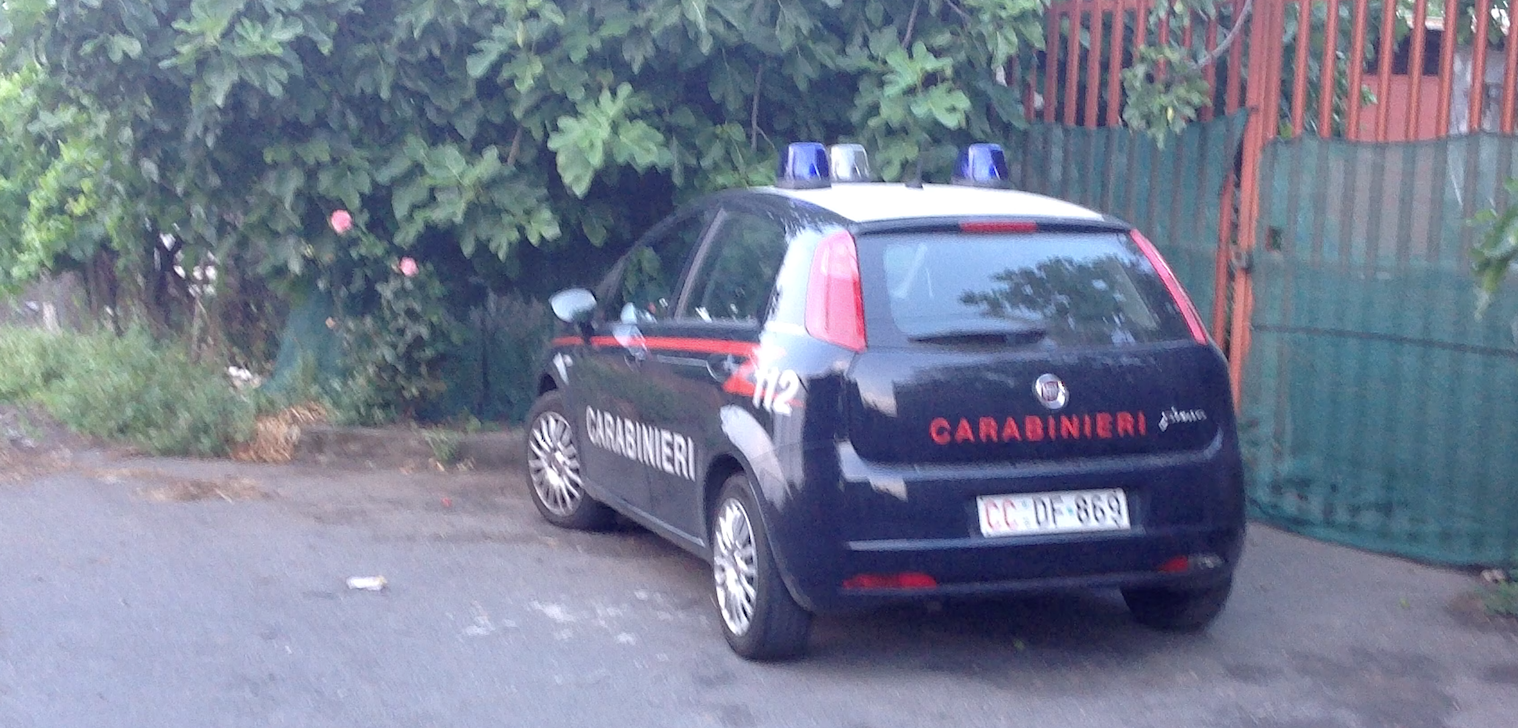 Giarre, maxi blitz dei carabinieri in via Ungaretti: un arresto VIDEO