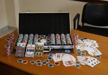 Mascali, scoperta bisca clandestina in via S.Giuseppe. Denunciate 10 persone