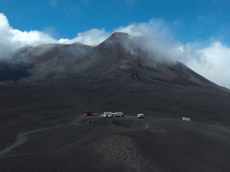 Etna, turista bloccato sulla neve: operazione di salvataggio in corso