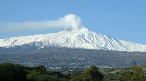 Etna, nuova fase eruttiva. Chiusi due spazi aerei a Fontanarossa