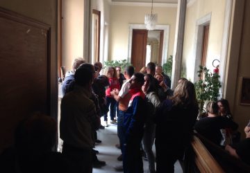 Giarre, il Comune di nuovo occupato dagli inquilini di via Carducci.Il sindaco chiude porte a stampa e consiglieri
