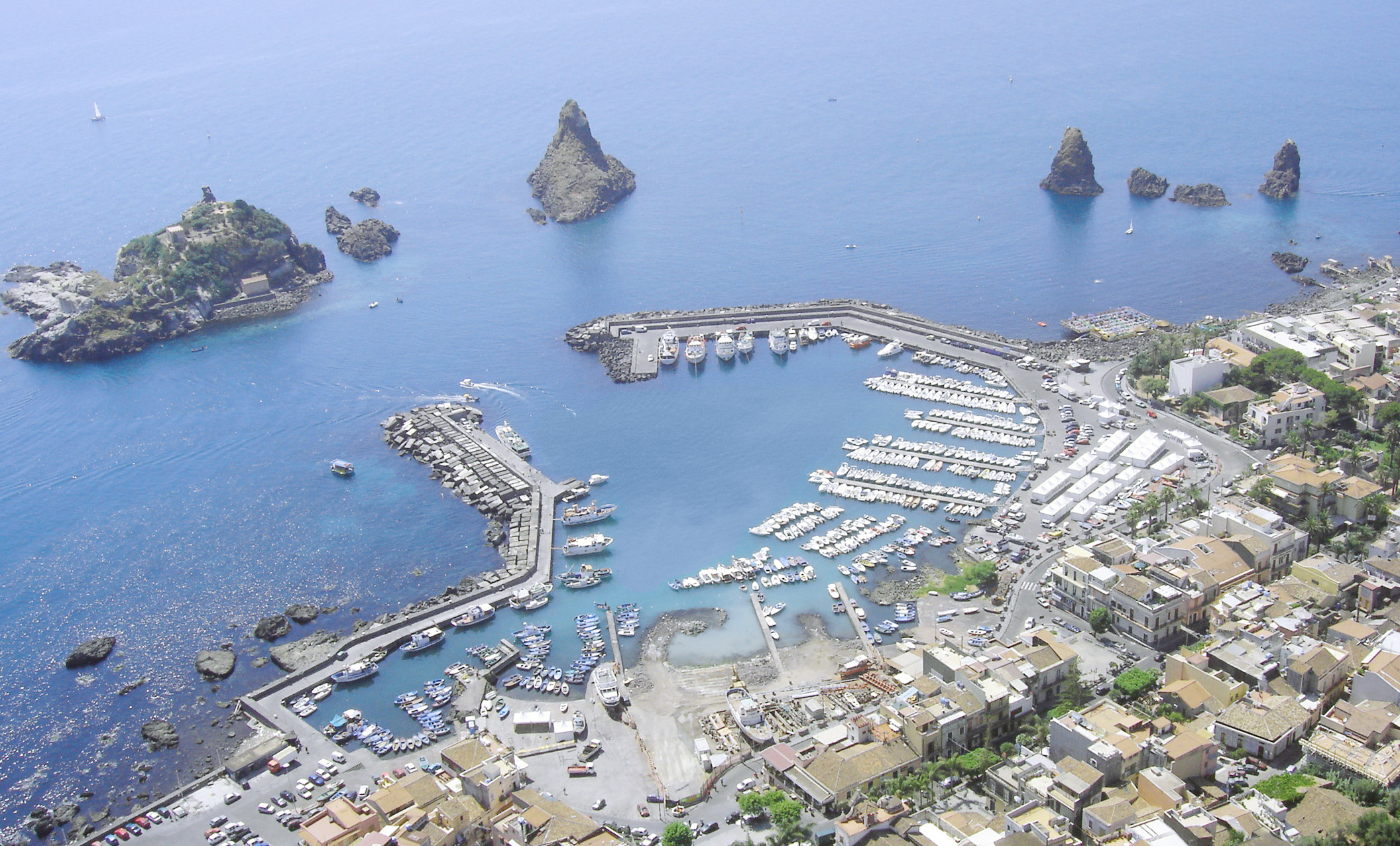 Aci Trezza, parcheggio di Capo Mulini: “ben vengano iniziative fattibili. Questa lo è?”