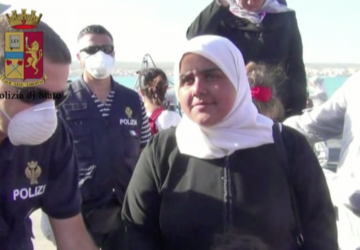 Catania: emergenza migranti  LE IMMAGINI DELLO SBARCO AL PORTO