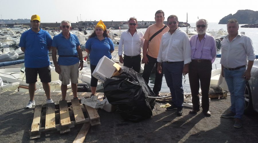Aci Trezza, avviato il servizio volontario di pulizia del mare