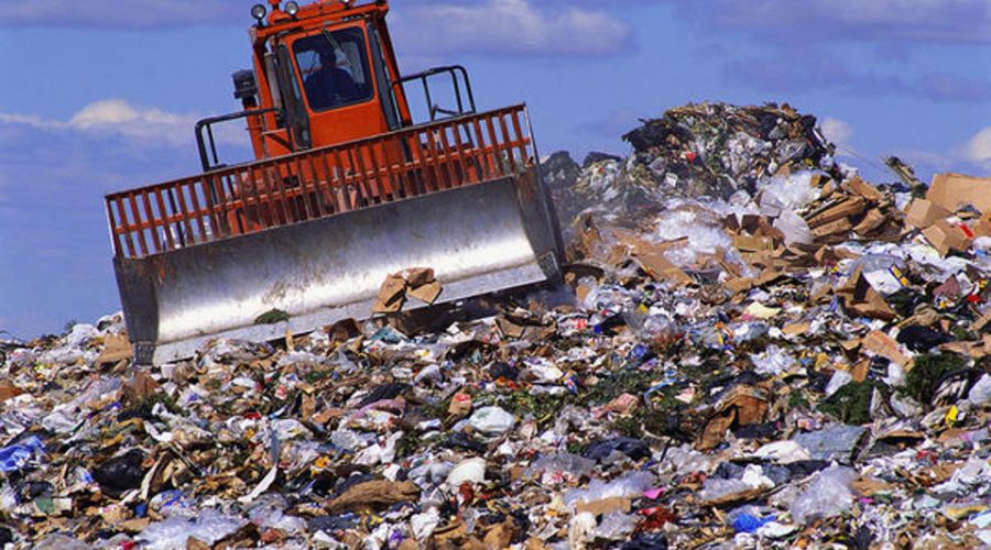 La Prefettura, i rifiuti, la discarica, i compensi e la trasparenza che non c’è