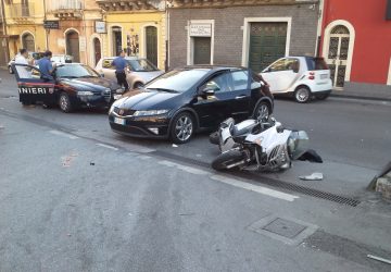 Giarre, incidente. Operato il centauro: gravissimo
