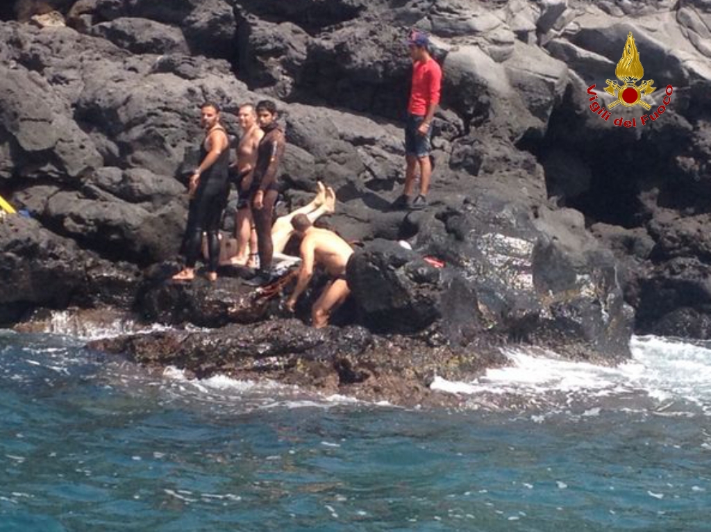 Catania, soccorso un bagnante colto da malore