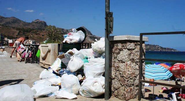 Giardini Naxos, invasione di Ferragosto