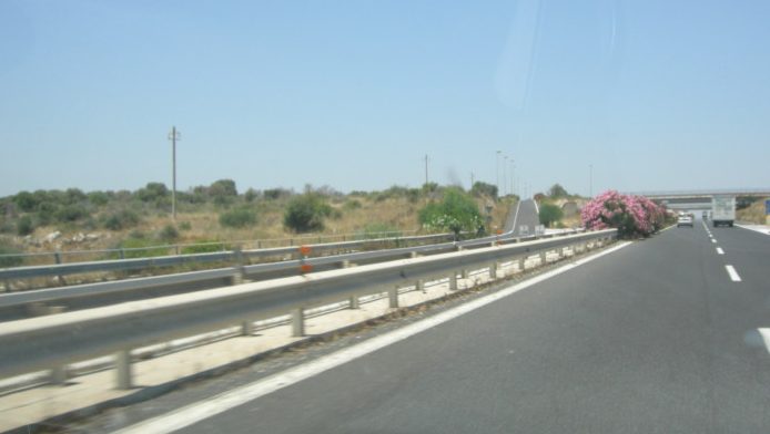 Autostrada A 18, si tappano le buche