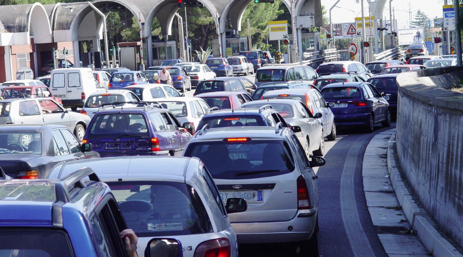 Giarre, viabilità inadeguata: ingresso sud paralizzato